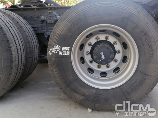 轮胎使用的规格是12R22.5