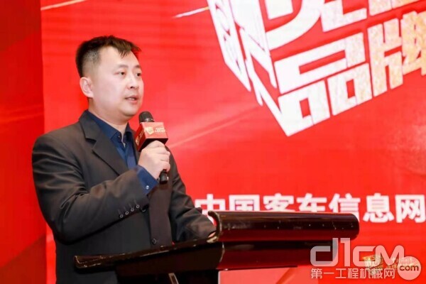 中国客车信息网、中国卡车信息网、第1新能源车网创始人、CEO吴奇在致词