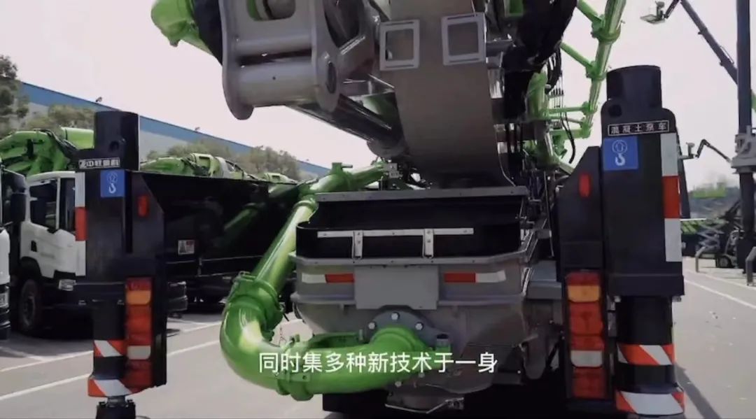 最新5桥70米极光绿泵车，55吨6节臂，各位泵友怎么看？