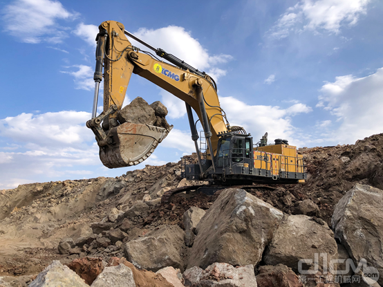 徐工XE1250矿用挖掘机在云南矿区施工
