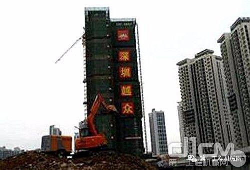 蓝力电动挖掘机在深圳工地施工