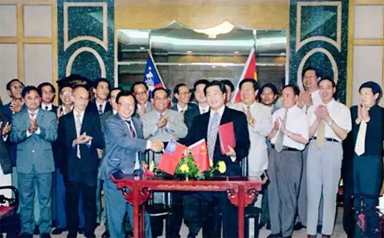 1996年7月2日，潍柴与缅甸工业部长签署合作备忘录