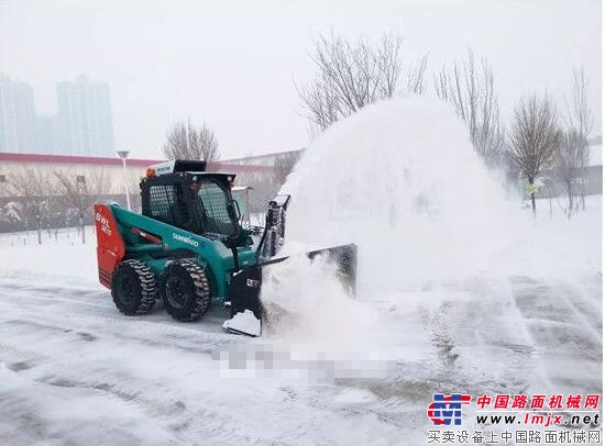 独家：寒冬已至 除雪设备在各地隆重登场