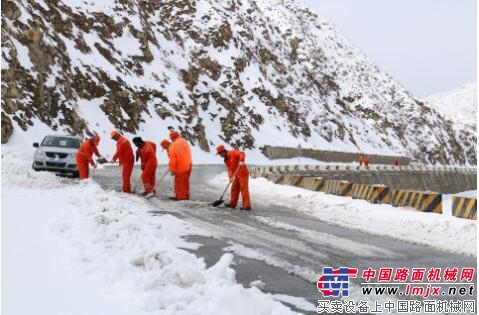 独家：寒冬已至 除雪设备在各地隆重登场