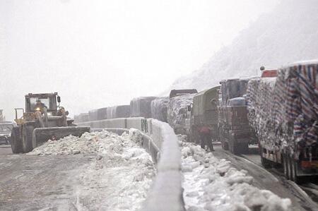 独家：寒冬已至 除雪设备在各地隆重登场