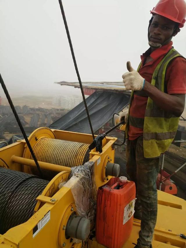 风光背后尽是酸楚，非洲大地中国司机的吊车梦！