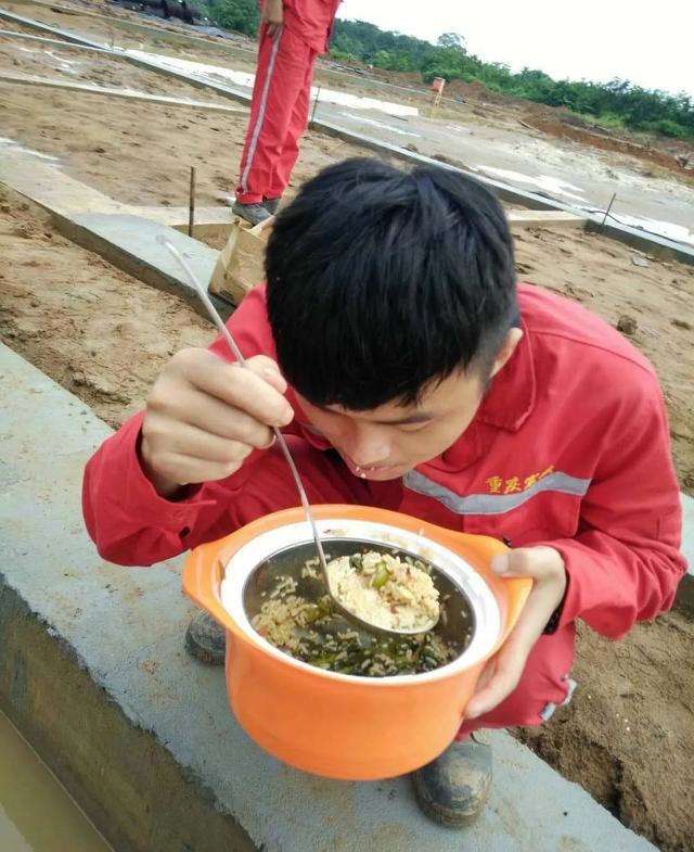 风光背后尽是酸楚，非洲大地中国司机的吊车梦！