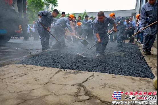 美通重机成功协办筑养路机械分会第一届会员代表大会