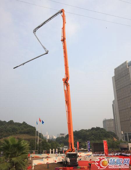 中联重科101米碳纤维臂架泵车