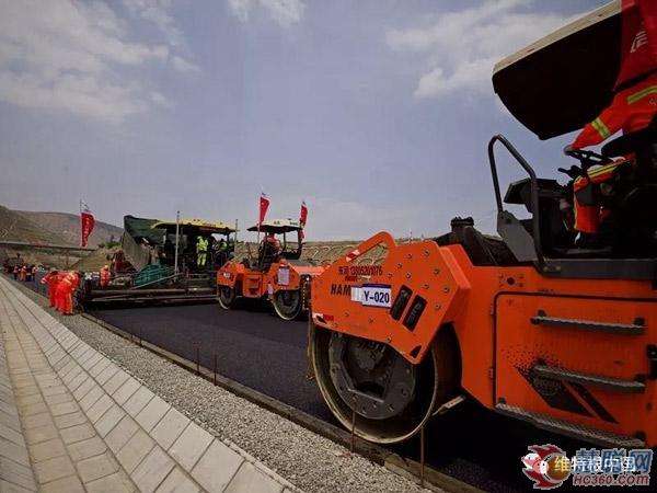 维特根福格勒设备铺就的高质量道路  