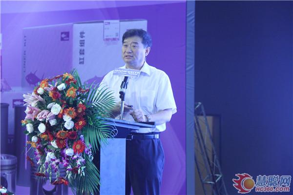中国工程机械工业协会副会长兼秘书长苏子孟先生做行业形势分析  