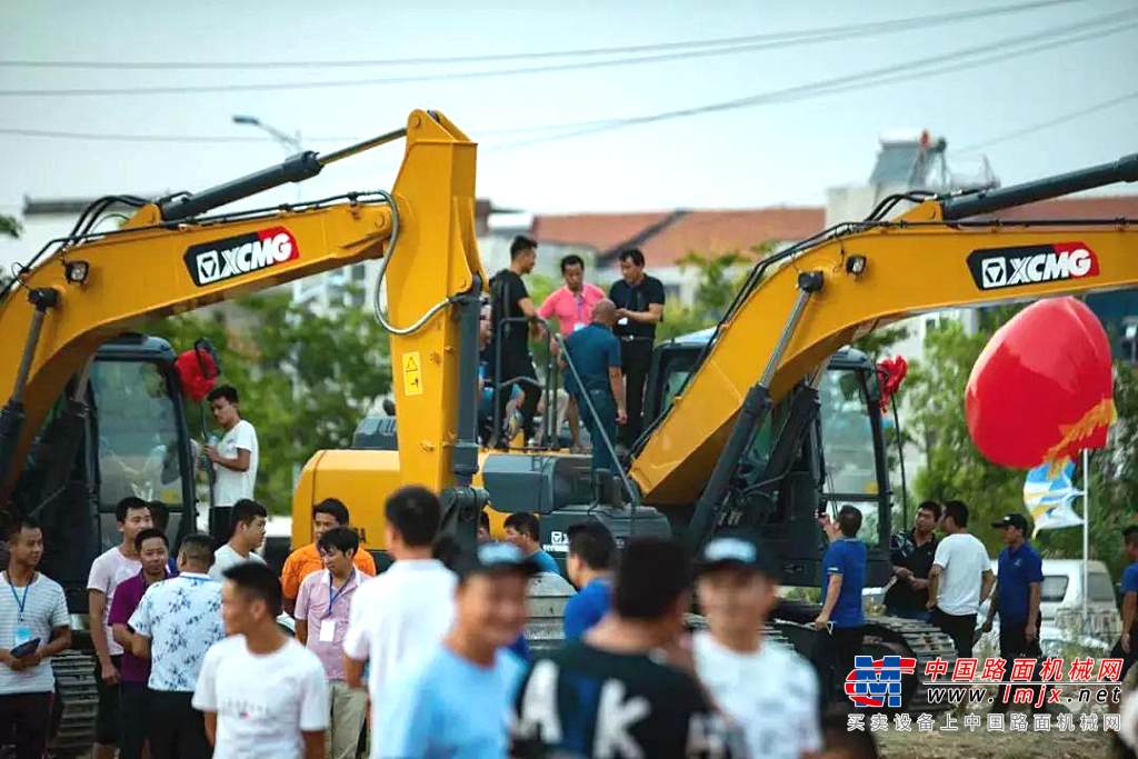 以武会友丨徐工挖机万人试驾品鉴会燃爆武汉！